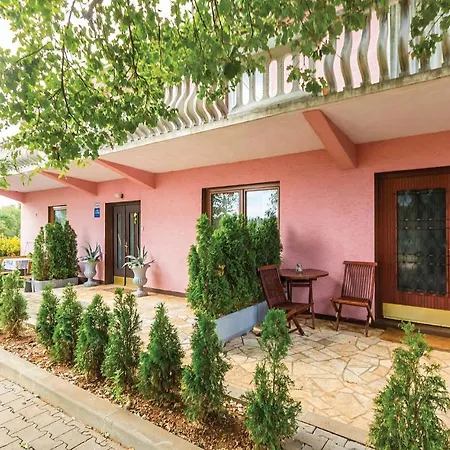 Awesome In Valtursko Polje With Kitchen Apartment