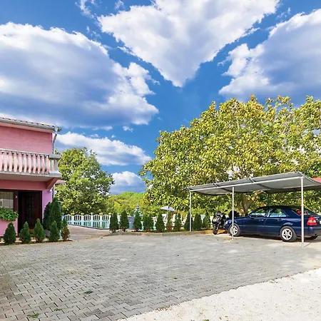 Awesome In Valtursko Polje With Kitchen Apartment